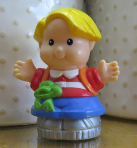 2000 Fisher Price Little People - BLOND boy with frog