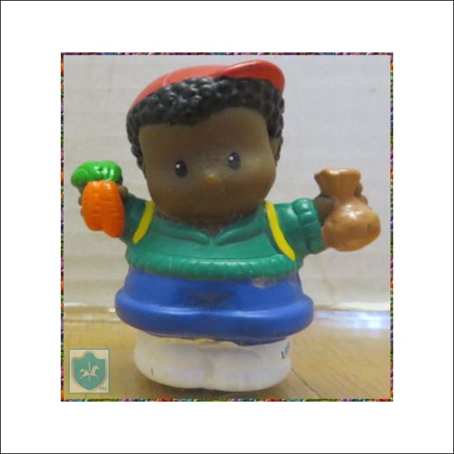 2003 Fisher Price Little People - afro-american BOY - Toffey's Treasure Chest