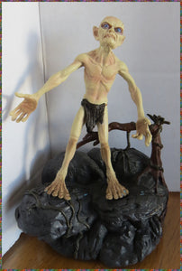 2003 LORD OF THE RING - LOTR - GOLLUM w accessories