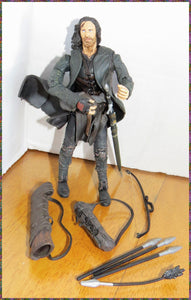 2004 LORD OF THE RING - LOTR - STRIDER RANGER / ARAGORN w accessories