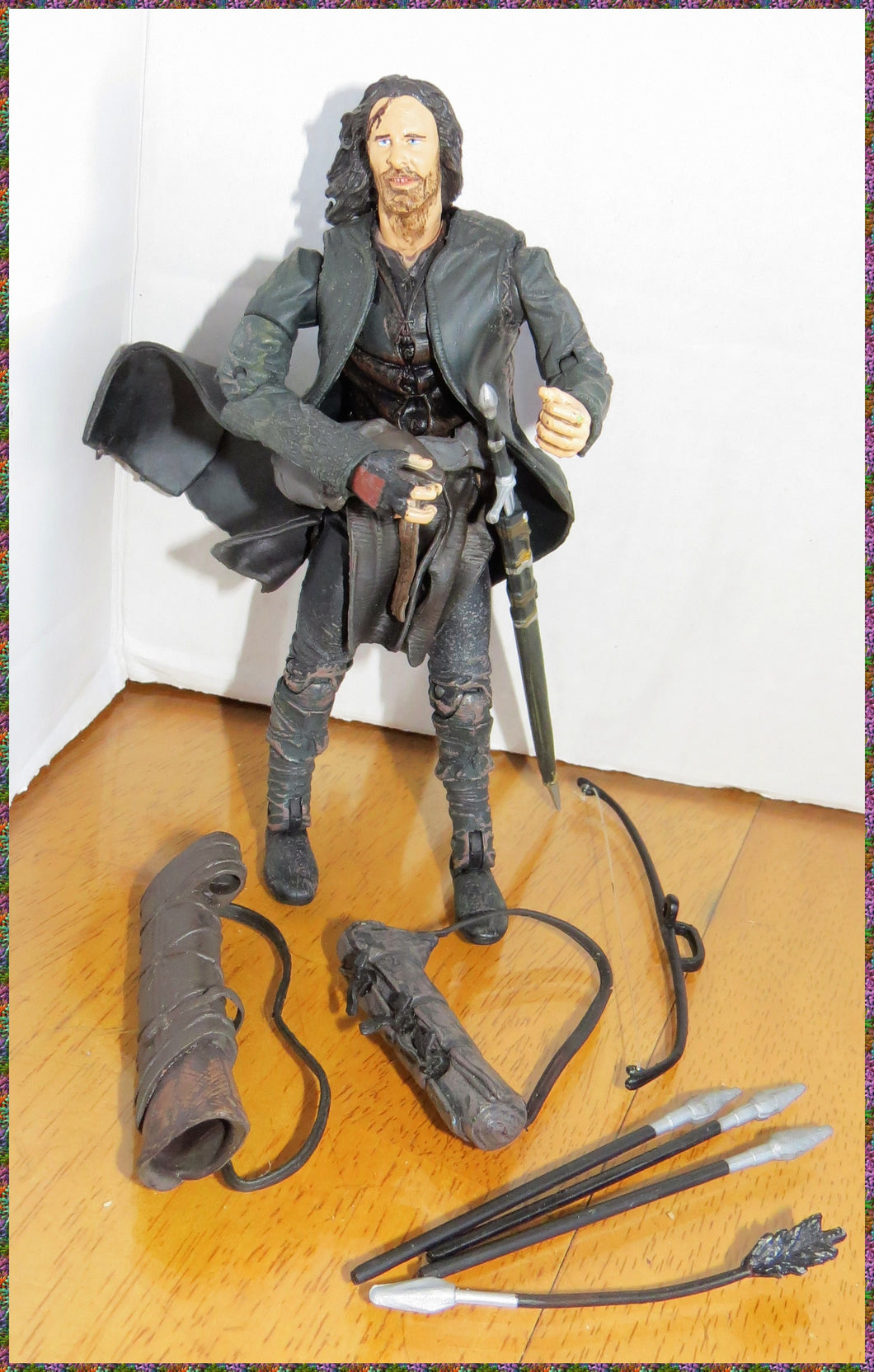 2004 LORD OF THE RING - LOTR - STRIDER RANGER / ARAGORN w accessories