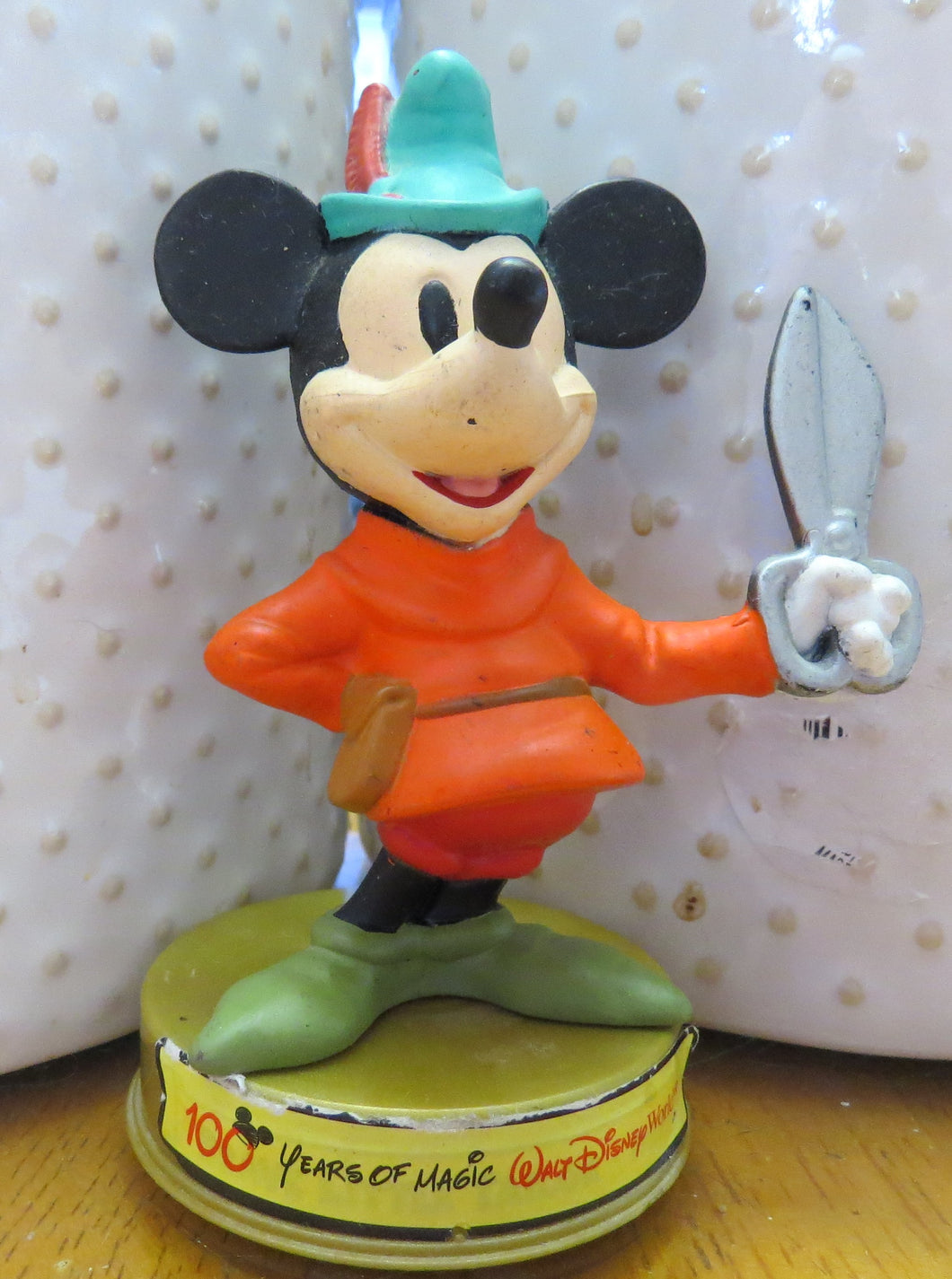 McDonald's - tailor MICKEY - Happy Meal / 100 ans de magie FRENCH EDITION