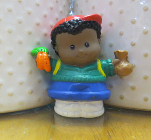 2001 Fisher-Price Little People - Afro-american boy w carrot