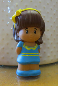 2012 Fisher Price Little People - BROWN HAIR GIRL