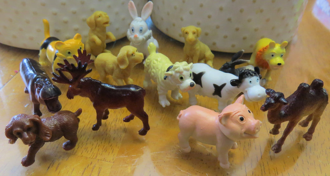 12+ PLASTIC ANIMALS - toy miniature lot