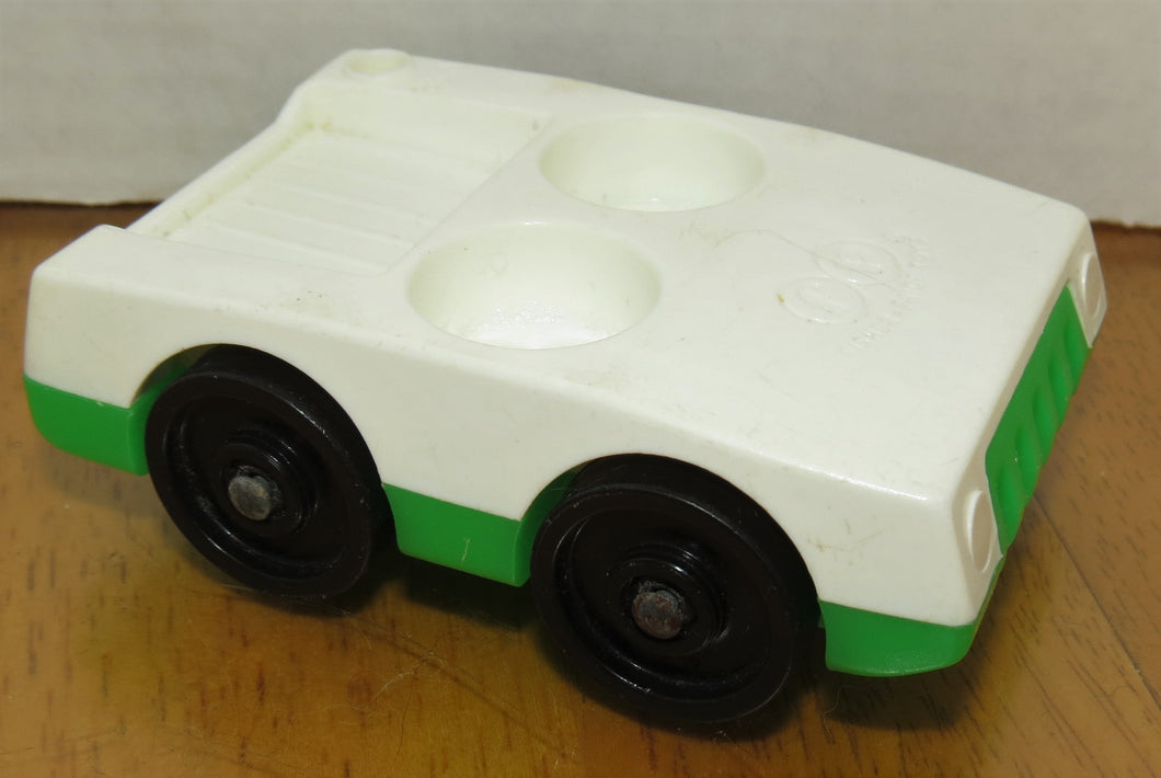 Vintage FISHER PRICE Little People - white CAR 2places
