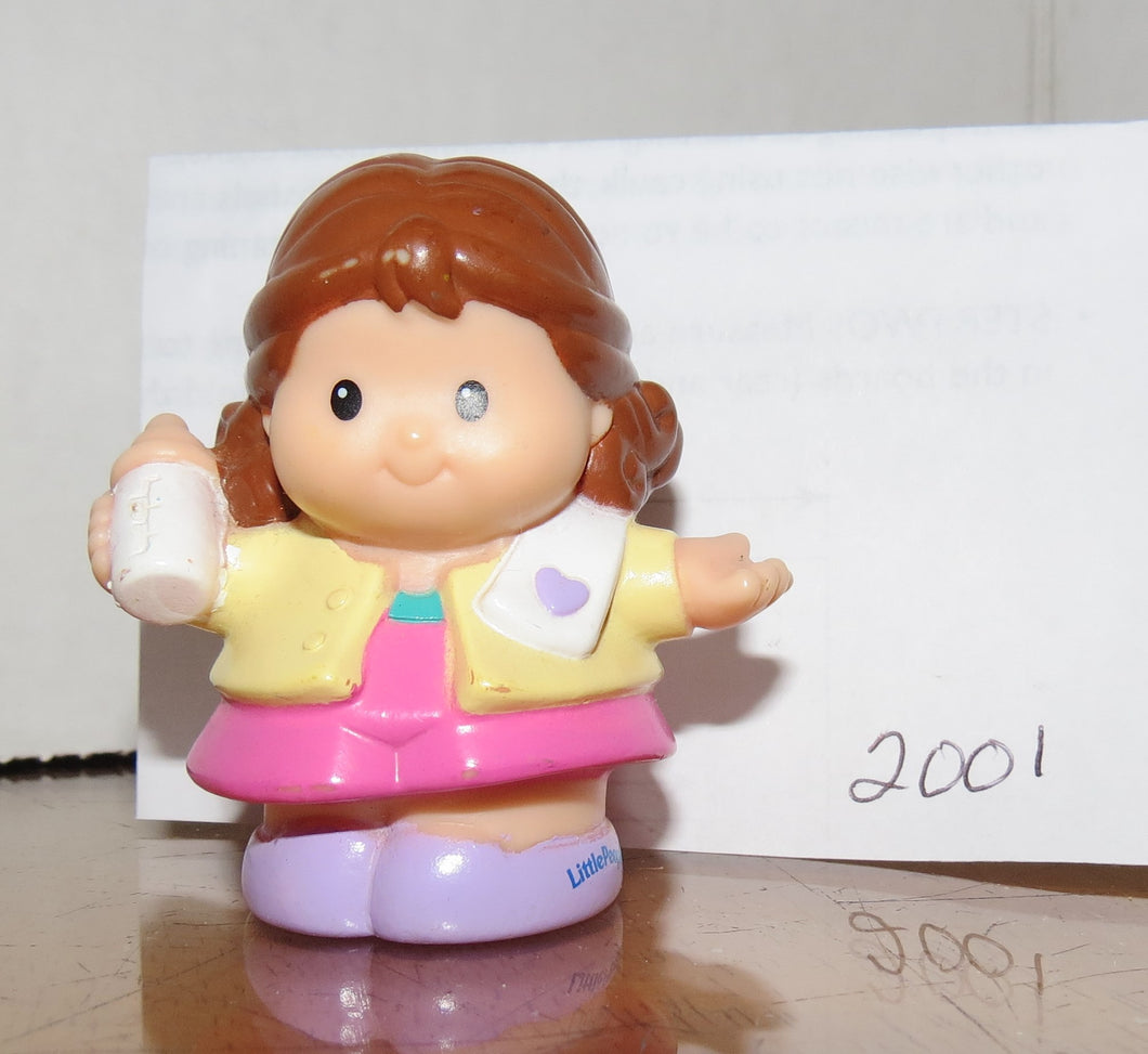 2001 Fisher-Price Little People -  GIRL / fille with bottle milk