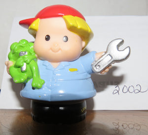 2002 Fisher-Price Little People - blond boy w FROG & TOOL