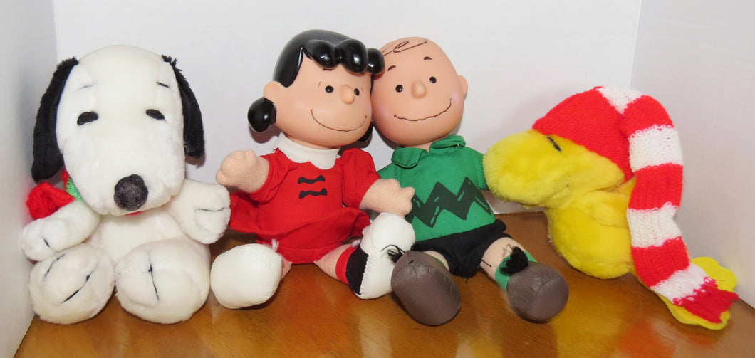 Vintage McDonald's - PEANUTS - SNOOPY- happy meal complete plush/doll set