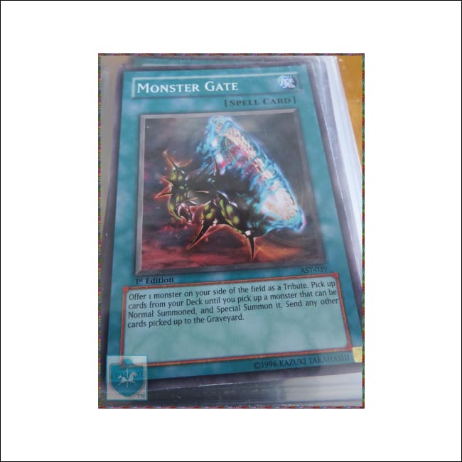 Monster Gate - 1St Edition - Ast-039 - Spell - Near-Mint - Tcg